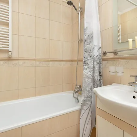 Sloneczny I Przestronny W Gdansku Z Wanna I Umeblowanym Tarasem By Renters شقة *